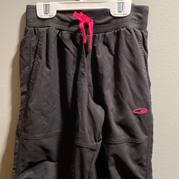 “WORN ONCE” GIRLS OANTS SIZE 7-8! IN EXCELLENT CONDITION! SMOKE FREE HOME! - Picture 3 of 4